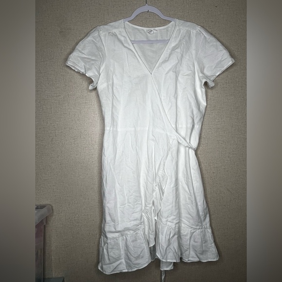 Chic White Wrap Mini Dress size L - Picture 6 of 6